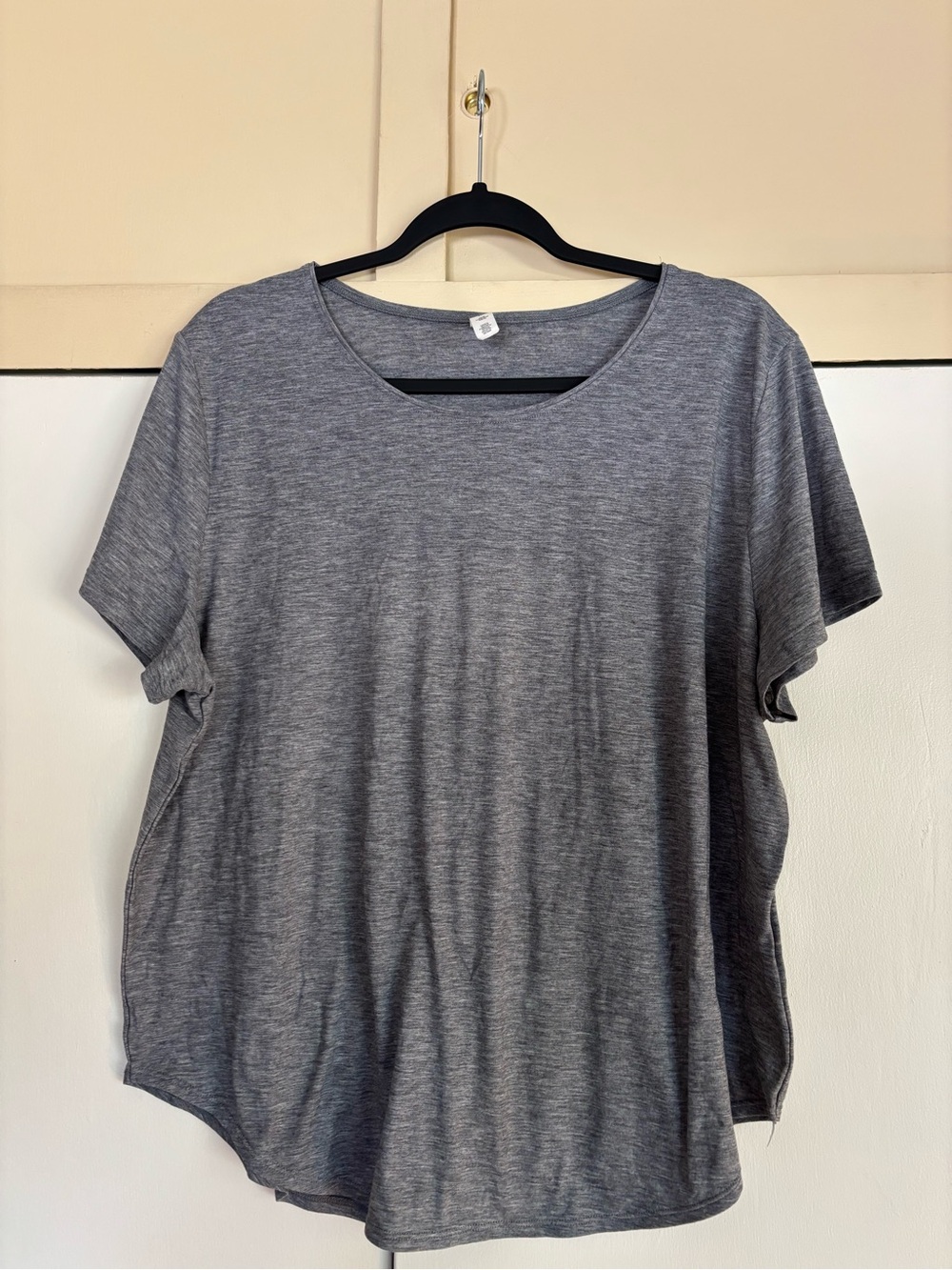 Under Armour Casual Grey Scoop Neck Women’s Top